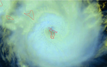 Le samedi 14 décembre en fin de matinée, l'oeil du cyclone intense CHIDO est sur le nord de la Grande-Terre.